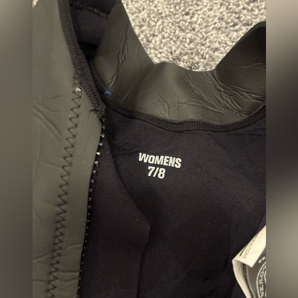 Women’s Body Glove Wetsuit - Picture 5 of 7